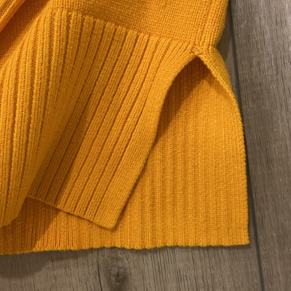 Orange crew neck knit sweater, size small - Picture 4 of 6